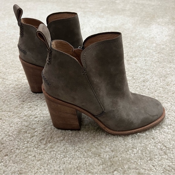 UGG Pixley Stacked Heel Ankle Boots Bootie Mysterious Grey Leather 1095057 Sz 8 - Picture 14 of 16